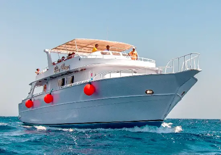 Privatboot mieten in Hurghada – Exklusives Schiff auf dem Roten Meer für Familien und Paare